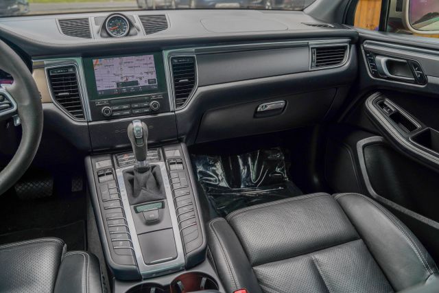 
								2018 Porsche Macan GTS Sport Utility 4D full									