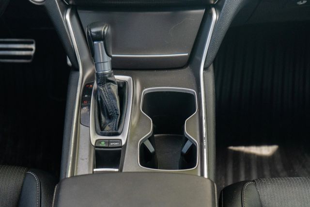 
								2020 Honda Accord Sport Sedan 4D full									