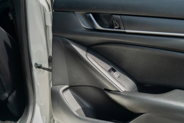 
								2020 Honda Accord Sport Sedan 4D full									