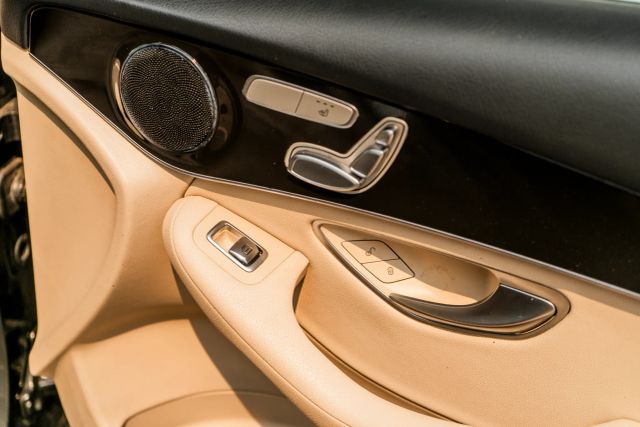 
								2020 Mercedes-Benz GLC GLC 300 Sport Utility 4D full									