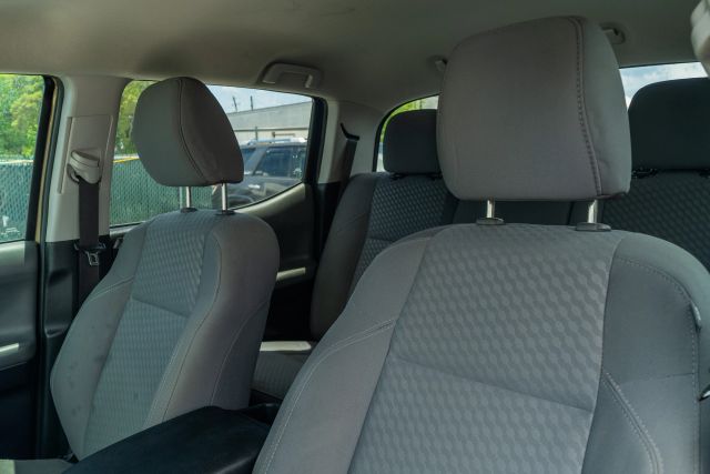 
								2020 Toyota Tacoma Double Cab SR5 Pickup 4D 6 ft full									