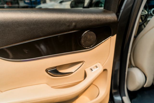 
								2020 Mercedes-Benz GLC GLC 300 Sport Utility 4D full									