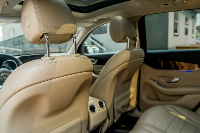 
								2020 Mercedes-Benz GLC GLC 300 Sport Utility 4D full									