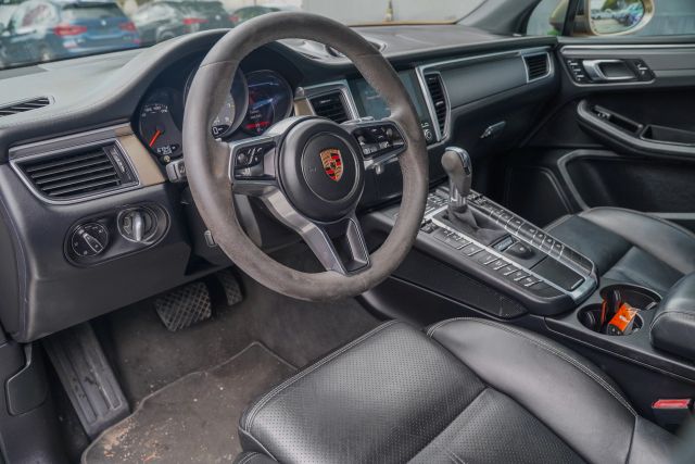 
								2018 Porsche Macan GTS Sport Utility 4D full									