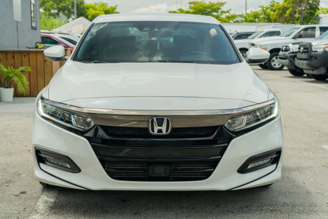 
								2020 Honda Accord Sport Sedan 4D full									