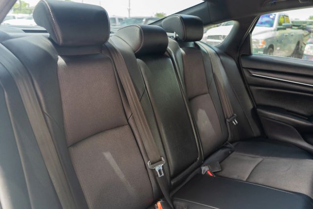 
								2020 Honda Accord Sport Sedan 4D full									