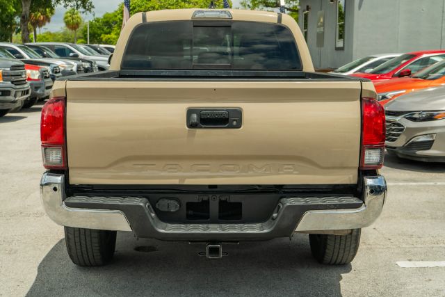 
								2020 Toyota Tacoma Double Cab SR5 Pickup 4D 6 ft full									