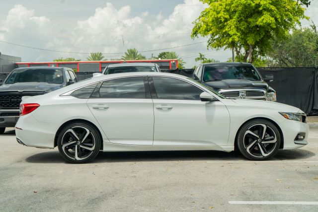 
								2020 Honda Accord Sport Sedan 4D full									
