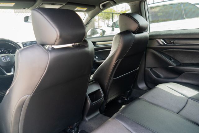 
								2020 Honda Accord Sport Sedan 4D full									