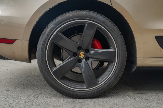 
								2018 Porsche Macan GTS Sport Utility 4D full									