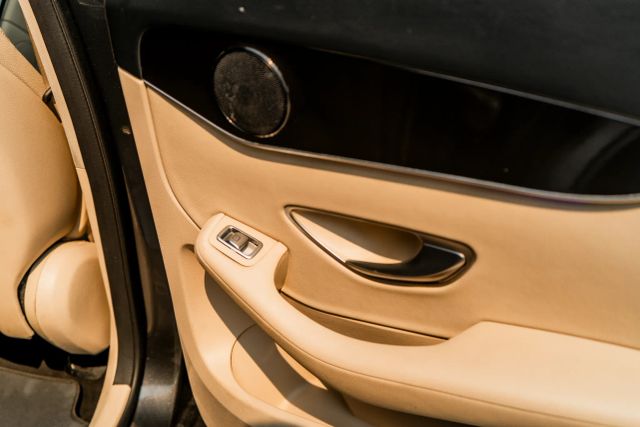 
								2020 Mercedes-Benz GLC GLC 300 Sport Utility 4D full									