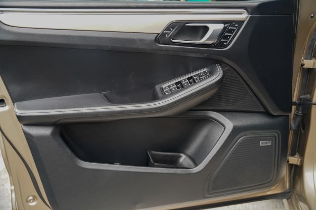 
								2018 Porsche Macan GTS Sport Utility 4D full									