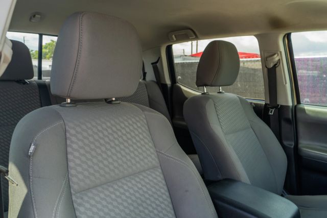 
								2020 Toyota Tacoma Double Cab SR5 Pickup 4D 6 ft full									