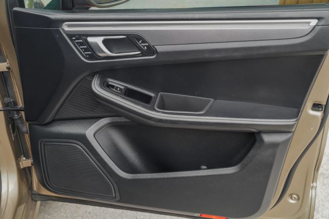 
								2018 Porsche Macan GTS Sport Utility 4D full									