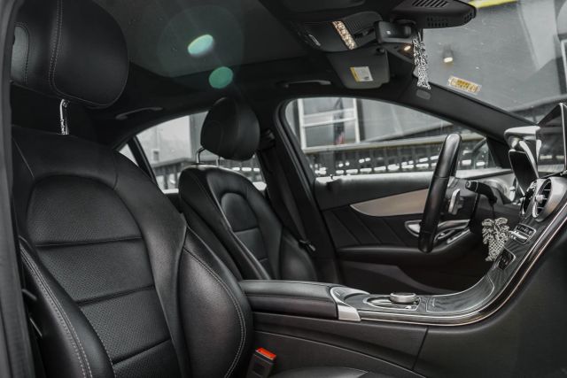 
								2019 Mercedes-Benz C-Class C 300 Sedan 4D full									