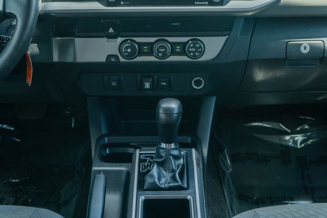 
								2020 Toyota Tacoma Double Cab SR5 Pickup 4D 6 ft full									