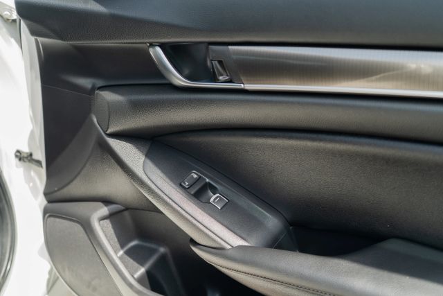 
								2020 Honda Accord Sport Sedan 4D full									