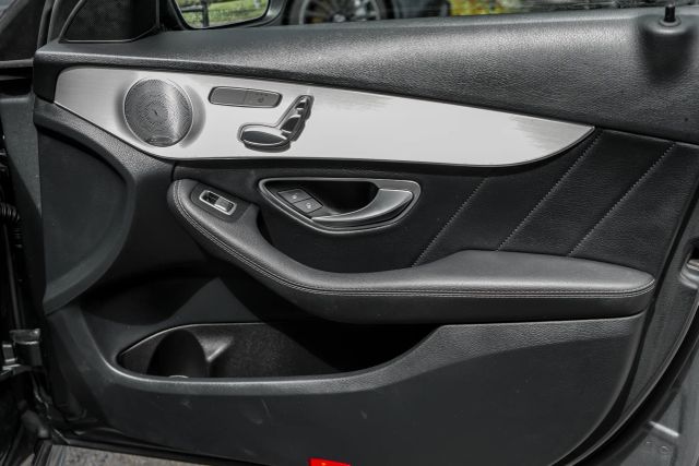 
								2019 Mercedes-Benz C-Class C 300 Sedan 4D full									