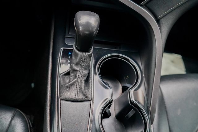 
								2020 Toyota Camry SE Sedan 4D full									