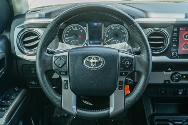 
								2020 Toyota Tacoma Double Cab SR5 Pickup 4D 6 ft full									