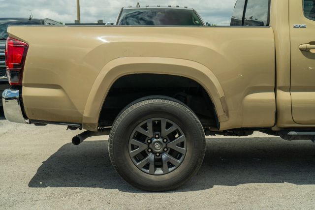 
								2020 Toyota Tacoma Double Cab SR5 Pickup 4D 6 ft full									