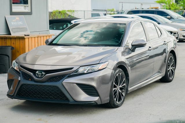 
								2020 Toyota Camry SE Sedan 4D full									
