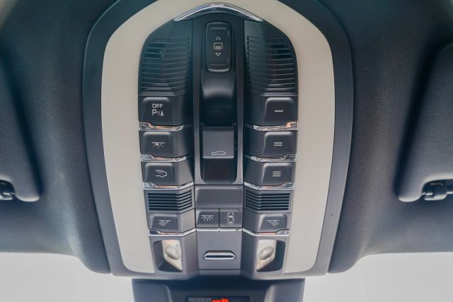 
								2018 Porsche Macan GTS Sport Utility 4D full									