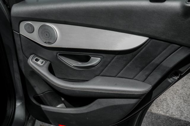 
								2019 Mercedes-Benz C-Class C 300 Sedan 4D full									