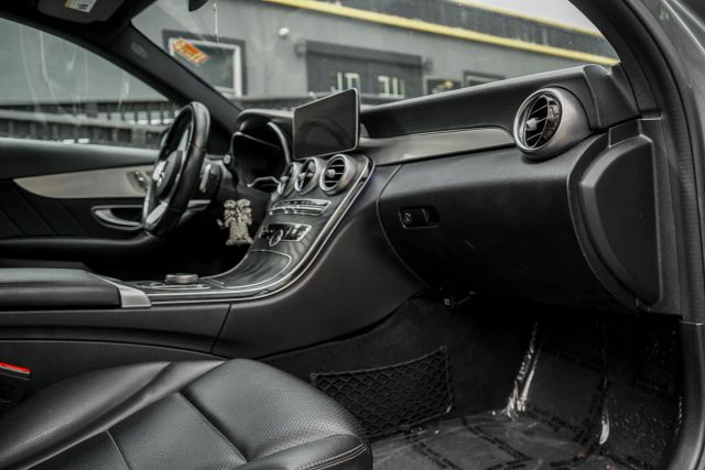 
								2019 Mercedes-Benz C-Class C 300 Sedan 4D full									