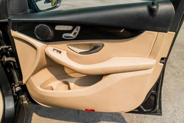 
								2020 Mercedes-Benz GLC GLC 300 Sport Utility 4D full									