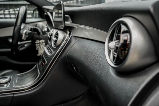 
								2019 Mercedes-Benz C-Class C 300 Sedan 4D full									