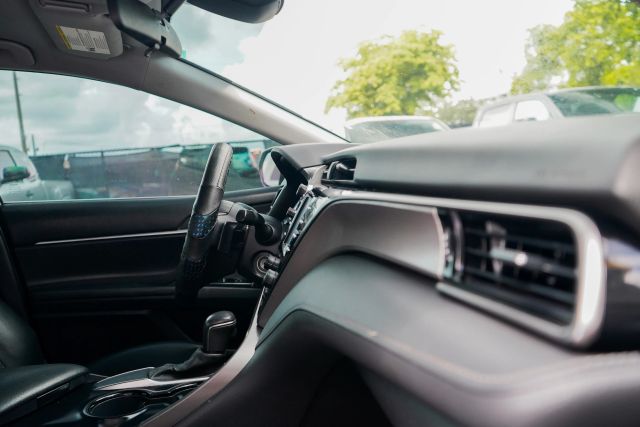 
								2020 Toyota Camry SE Sedan 4D full									