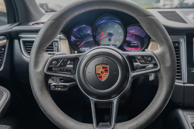 
								2018 Porsche Macan GTS Sport Utility 4D full									