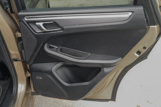 
								2018 Porsche Macan GTS Sport Utility 4D full									