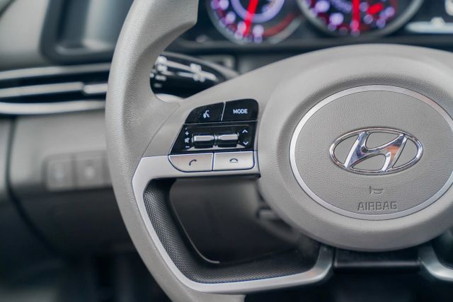 
								2023 Hyundai Elantra SE Sedan 4D full									