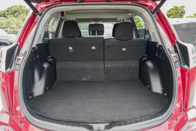 
								2018 Toyota RAV4 XLE Sport Utility 4D full									