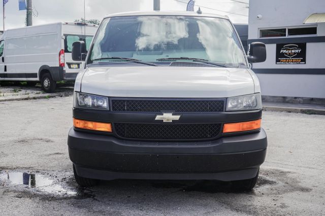 
								2017 Chevrolet Express 2500 Cargo Extended Van 3D full									
