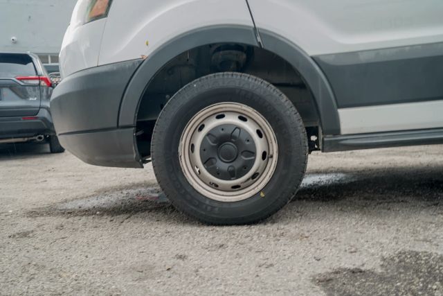 
								2017 Ford Transit 250 Van Low Roof w/60/40 Side Door w/RWB Van 3D full									