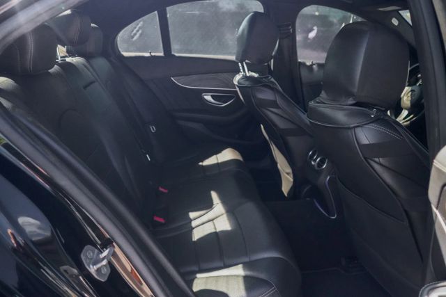 
								2017 Mercedes-Benz C-Class C 300 4MATIC Sedan 4D full									