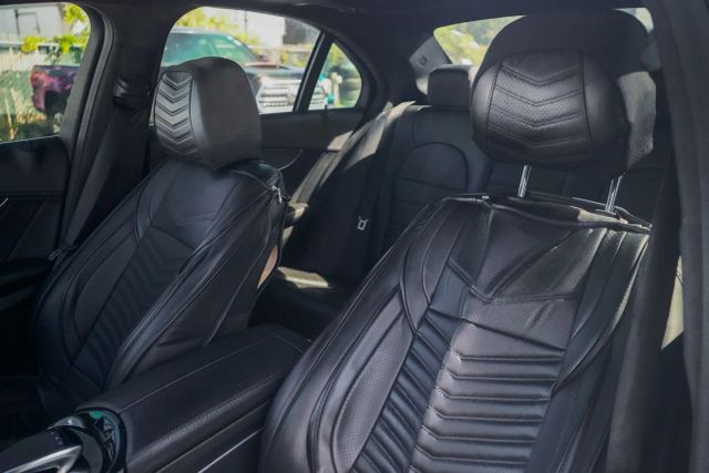 
								2017 Mercedes-Benz C-Class C 300 4MATIC Sedan 4D full									