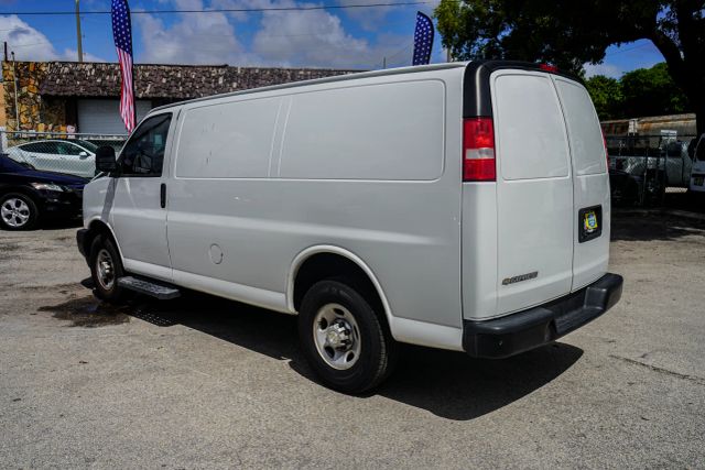 
								2017 Chevrolet Express 2500 Cargo Extended Van 3D full									