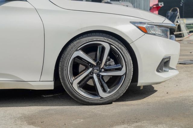 
								2021 Honda Accord Sport Sedan 4D full									