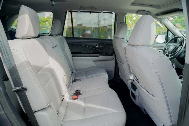 
								2020 Honda Pilot EX-L Sport Utility 4D full									