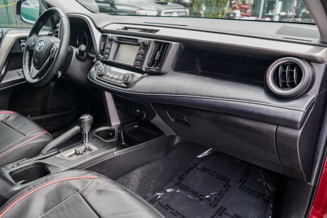 
								2018 Toyota RAV4 XLE Sport Utility 4D full									