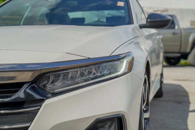 
								2021 Honda Accord Sport Sedan 4D full									