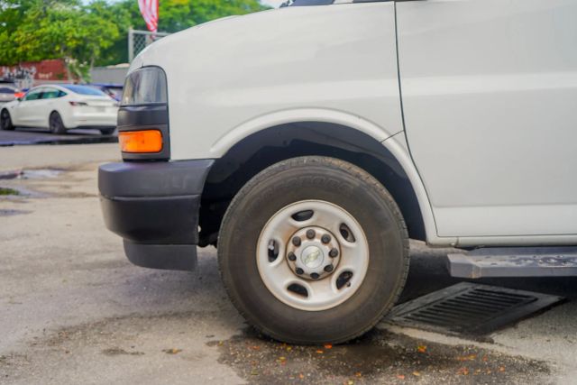 
								2021 Chevrolet Express 2500 Cargo Regular Van 3D full									