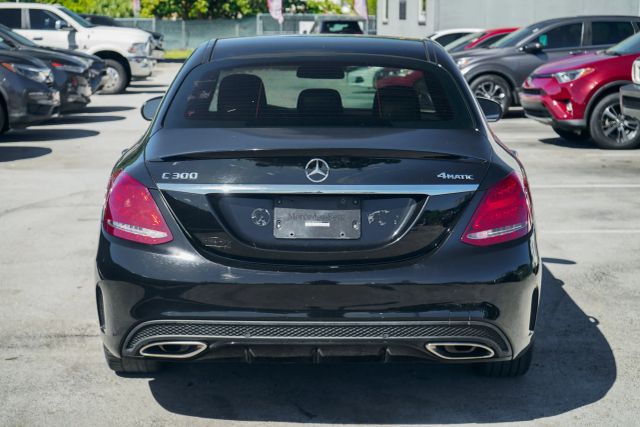 
								2017 Mercedes-Benz C-Class C 300 4MATIC Sedan 4D full									