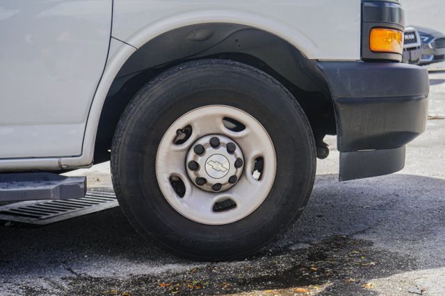 
								2017 Chevrolet Express 2500 Cargo Extended Van 3D full									