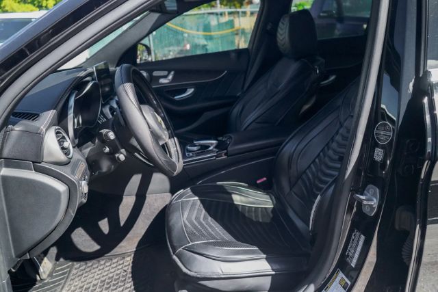 
								2017 Mercedes-Benz C-Class C 300 4MATIC Sedan 4D full									