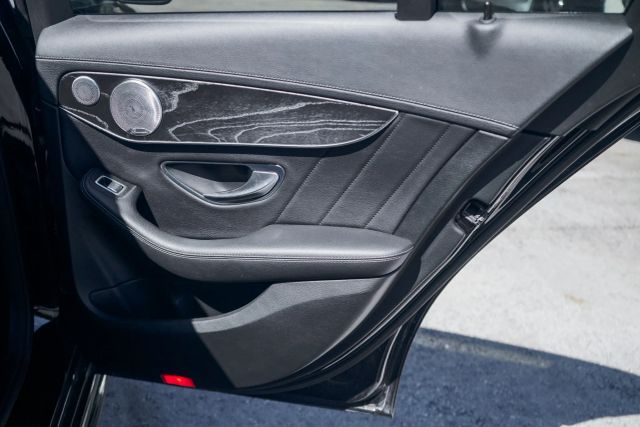 
								2017 Mercedes-Benz C-Class C 300 4MATIC Sedan 4D full									